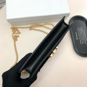 【AT2598】Celineカウンターから最新の商品が入荷しました！カウンター品質の最高級の輸入牛革、オイル仕上げで精巧な仕事をしています！