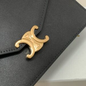 【AT2598】Celineカウンターから最新の商品が入荷しました！カウンター品質の最高級の輸入牛革、オイル仕上げで精巧な仕事をしています！
