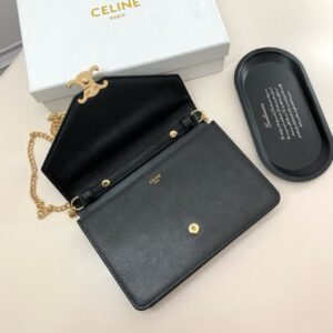 【AT2598】Celineカウンターから最新の商品が入荷しました！カウンター品質の最高級の輸入牛革、オイル仕上げで精巧な仕事をしています！