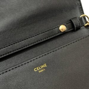 【AT2598】Celineカウンターから最新の商品が入荷しました！カウンター品質の最高級の輸入牛革、オイル仕上げで精巧な仕事をしています！