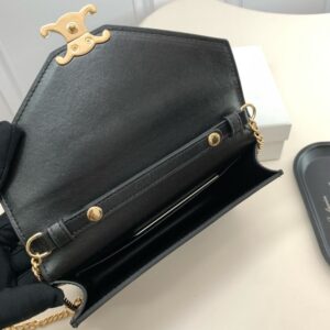 【AT2598】Celineカウンターから最新の商品が入荷しました！カウンター品質の最高級の輸入牛革、オイル仕上げで精巧な仕事をしています！
