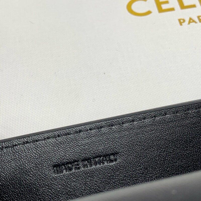 【AT2598】Celineカウンターから最新の商品が入荷しました！カウンター品質の最高級の輸入牛革、オイル仕上げで精巧な仕事をしています！