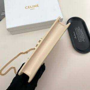 【AT2599】Celineカウンターで最新の商品が入荷しました！カウンター品質の最高品質の輸入牛革、油仕上げの手仕事が見事です！