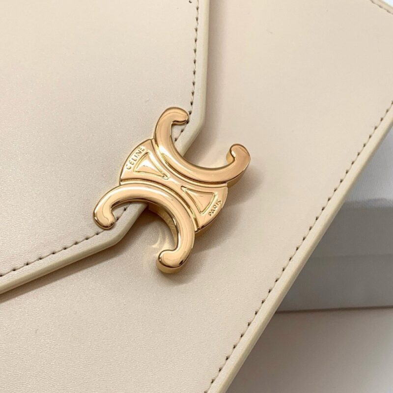 【AT2599】Celineカウンターで最新の商品が入荷しました！カウンター品質の最高品質の輸入牛革、油仕上げの手仕事が見事です！