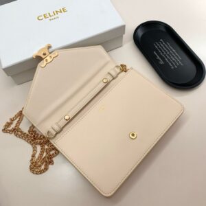 【AT2599】Celineカウンターで最新の商品が入荷しました！カウンター品質の最高品質の輸入牛革、油仕上げの手仕事が見事です！