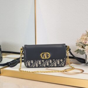 【AT2621】Dior Montaigne Avenue East-Westリュックサックミニストラップハンドバッグは2024年秋冬のコレクションの新商品で、時尚でエレガントです。
