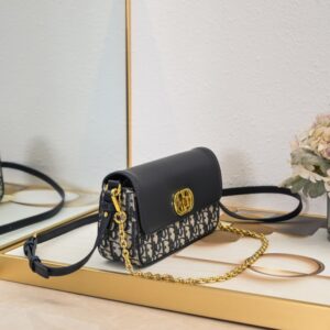 【AT2621】Dior Montaigne Avenue East-Westリュックサックミニストラップハンドバッグは2024年秋冬のコレクションの新商品で、時尚でエレガントです。