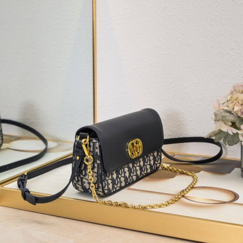 【AT2621】Dior Montaigne Avenue East-Westリュックサックミニストラップハンドバッグは2024年秋冬のコレクションの新商品で、時尚でエレガントです。