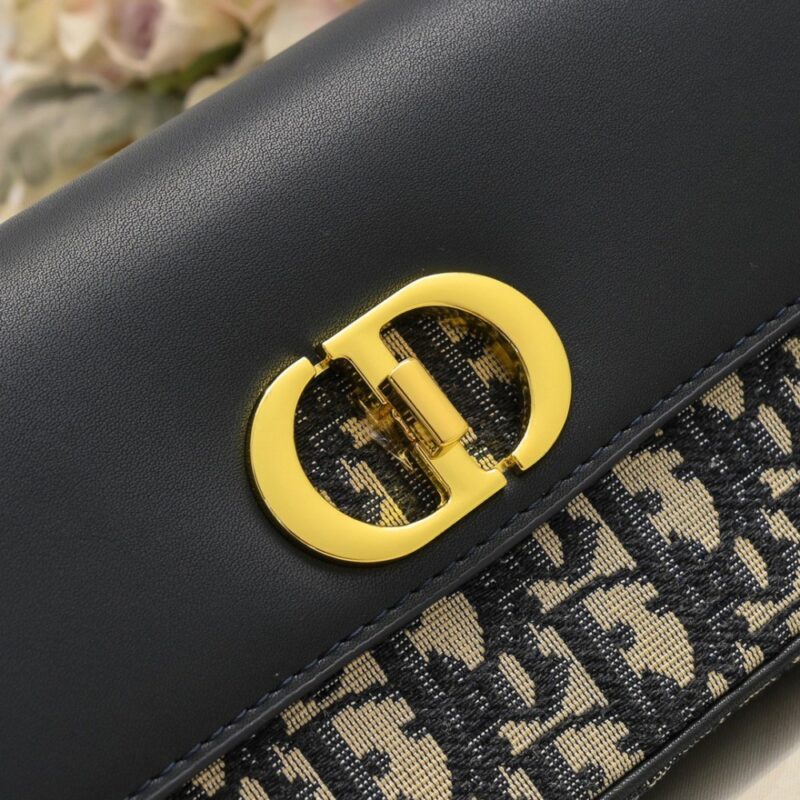 【AT2621】Dior Montaigne Avenue East-Westリュックサックミニストラップハンドバッグは2024年秋冬のコレクションの新商品で、時尚でエレガントです。