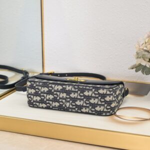 【AT2621】Dior Montaigne Avenue East-Westリュックサックミニストラップハンドバッグは2024年秋冬のコレクションの新商品で、時尚でエレガントです。