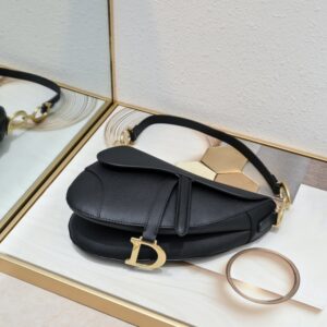 【AT2623】Dior ディオールサドル細肩ベルトパームプリントシリーズサドルバッグは、ITバッグからAnti-ITバッグまでの過程を通じて生まれて以来、目撃されました。