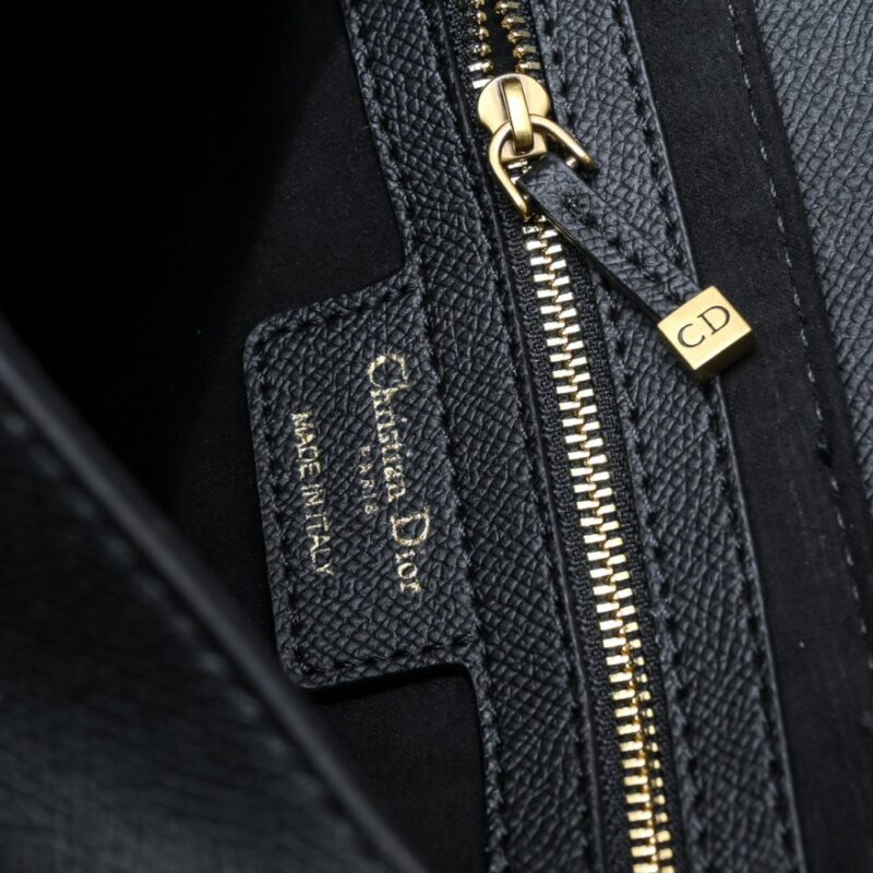 【AT2623】Dior ディオールサドル細肩ベルトパームプリントシリーズサドルバッグは、ITバッグからAnti-ITバッグまでの過程を通じて生まれて以来、目撃されました。