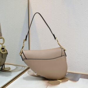 【AT2624】Dior ディオール・サドル細いストラップ、手のひらの模様シリーズ、サドルバッグは、ITバッグからAnti-ITバッグまでの軌跡をたどってきました。