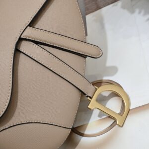 【AT2624】Dior ディオール・サドル細いストラップ、手のひらの模様シリーズ、サドルバッグは、ITバッグからAnti-ITバッグまでの軌跡をたどってきました。