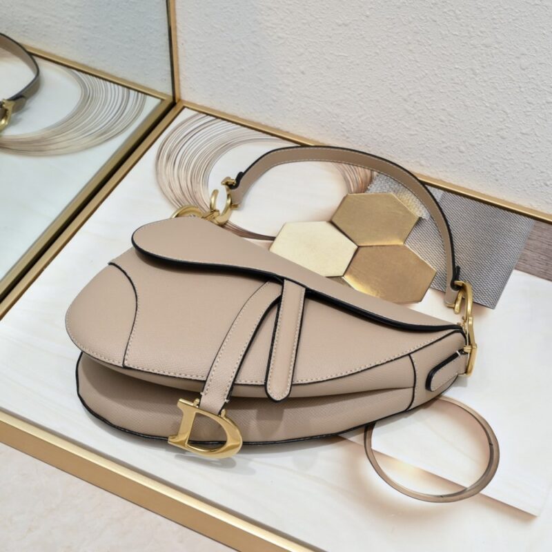 【AT2624】Dior ディオール・サドル細いストラップ、手のひらの模様シリーズ、サドルバッグは、ITバッグからAnti-ITバッグまでの軌跡をたどってきました。