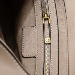 【AT2624】Dior ディオール・サドル細いストラップ、手のひらの模様シリーズ、サドルバッグは、ITバッグからAnti-ITバッグまでの軌跡をたどってきました。