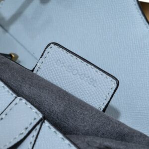 【AT2625】Dior ディオール・サドル　細いストラップ　手のひらシリーズ　サドルバッグは誕生から、ITバッグからAnti-ITバッグへの道のりを見守ってきた