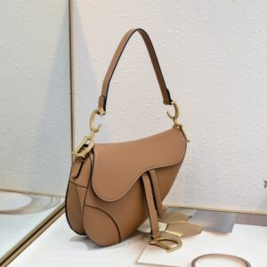 【AT2626】Dior ディオールサドルショルダーバッグのパームラインシリーズは、初めて生まれた時からIT BagからAnti-IT Bagへと変遷を見守ってきました。