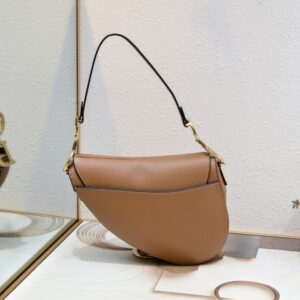 【AT2626】Dior ディオールサドルショルダーバッグのパームラインシリーズは、初めて生まれた時からIT BagからAnti-IT Bagへと変遷を見守ってきました。