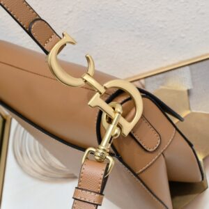 【AT2626】Dior ディオールサドルショルダーバッグのパームラインシリーズは、初めて生まれた時からIT BagからAnti-IT Bagへと変遷を見守ってきました。