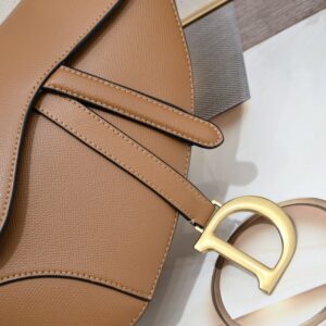【AT2626】Dior ディオールサドルショルダーバッグのパームラインシリーズは、初めて生まれた時からIT BagからAnti-IT Bagへと変遷を見守ってきました。