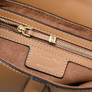 【AT2626】Dior ディオールサドルショルダーバッグのパームラインシリーズは、初めて生まれた時からIT BagからAnti-IT Bagへと変遷を見守ってきました。