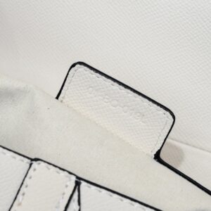 【AT2628】Dior ディオールサドル 細いストラップ ハンドプリントシリーズ サドルバッグは最初の誕生から、ITバッグからAnti-ITバッグへと歩んできた道を見守ってきました。