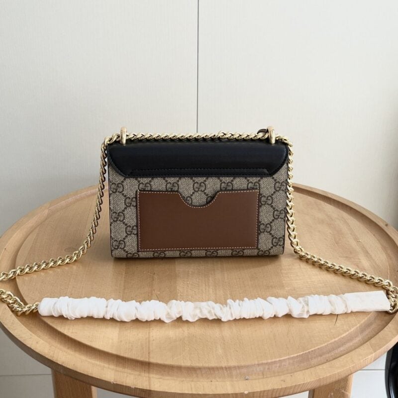 【AT2629】GUCCIパッドロックハンドバッグ。組み立て感のあるデザインにロックで閉じます🔥