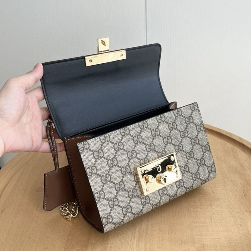 【AT2629】GUCCIパッドロックハンドバッグ。組み立て感のあるデザインにロックで閉じます🔥