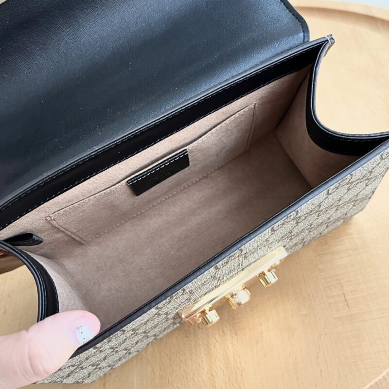 【AT2629】GUCCIパッドロックハンドバッグ。組み立て感のあるデザインにロックで閉じます🔥