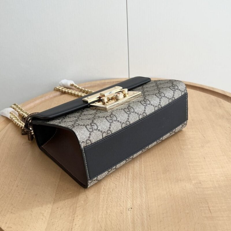 【AT2629】GUCCIパッドロックハンドバッグ。組み立て感のあるデザインにロックで閉じます🔥