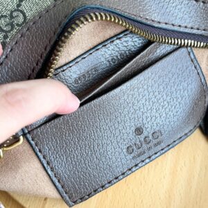 【AT2630】Gucci新作のマルモントミニ新月形ハンドバッグは、クラシックなチェーンが付いており、ハンド、ショルダーどちらでも持てます。