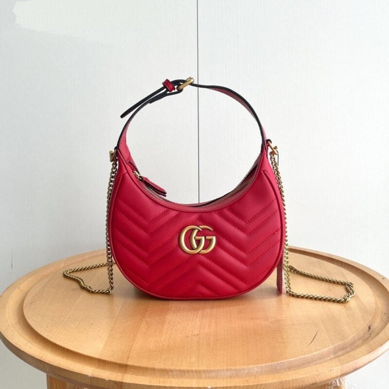 【AT2631】Gucciの新しいMarmontミニ月形ハンドバッグは、クラシックなチェーンストラップが付いており、手提げと斜めがけの両方が可能です