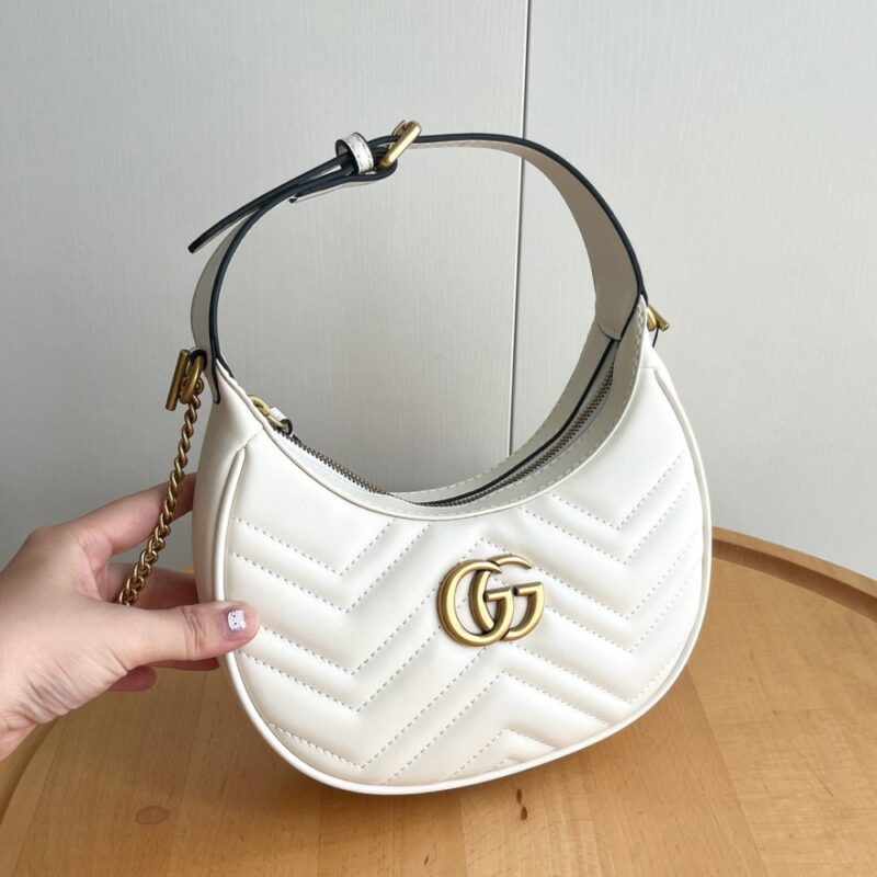 【AT2634】Gucciの新しいMarmontミニ新月形ハンドバッグ。クラシックなチェーンストラップが付いており、ハンドバッグと斜めがけの両方に使用できます。