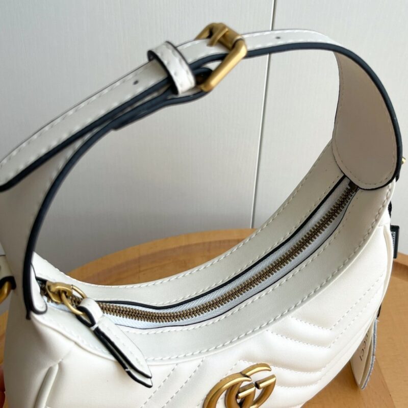 【AT2634】Gucciの新しいMarmontミニ新月形ハンドバッグ。クラシックなチェーンストラップが付いており、ハンドバッグと斜めがけの両方に使用できます。