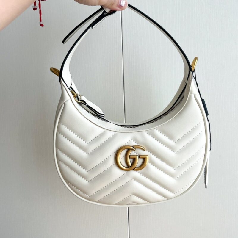 【AT2634】Gucciの新しいMarmontミニ新月形ハンドバッグ。クラシックなチェーンストラップが付いており、ハンドバッグと斜めがけの両方に使用できます。