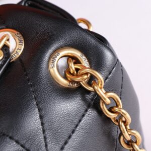 【AT2642】YSL JAMIE 4.3の小さなラムスキンハンドバッグ！小さな柔らかいナッパレザーハンドバッグは、CARRE RIVE GAUCHE縁縫いステッチで飾られています。
