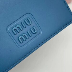 【AT2650】Miu Miu ミュウミュウの最新コレクションが登場！上質な牛革を使用し、精巧な仕上げで、専門店にも勝るとも劣らないクオリティ！機能性抜群の小さな財布は、超精巧でおしゃれ！