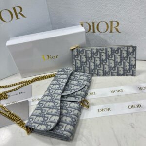 【AT2655】Diorのカウンターと同期された、カウンター品質の最高級輸入牛革、海外での受注生産のキーホルダー金具、丁寧なオイル仕上げの技術。