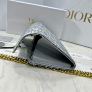 【AT2655】Diorのカウンターと同期された、カウンター品質の最高級輸入牛革、海外での受注生産のキーホルダー金具、丁寧なオイル仕上げの技術。