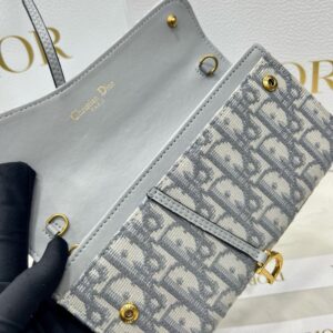 【AT2655】Diorのカウンターと同期された、カウンター品質の最高級輸入牛革、海外での受注生産のキーホルダー金具、丁寧なオイル仕上げの技術。