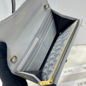 【AT2655】Diorのカウンターと同期された、カウンター品質の最高級輸入牛革、海外での受注生産のキーホルダー金具、丁寧なオイル仕上げの技術。