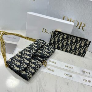 【AT2656】Diorカウンターと同期し、カウンター品質の最高級輸入牛革の海外製造キーホルダー金具、オイルエッジ職人技 術を背負う。