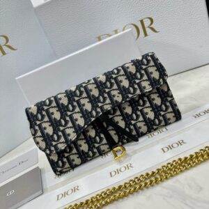 【AT2656】Diorカウンターと同期し、カウンター品質の最高級輸入牛革の海外製造キーホルダー金具、オイルエッジ職人技 術を背負う。