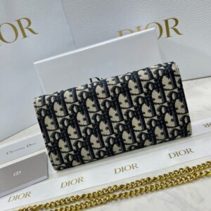 【AT2656】Diorカウンターと同期し、カウンター品質の最高級輸入牛革の海外製造キーホルダー金具、オイルエッジ職人技 術を背負う。