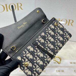 【AT2656】Diorカウンターと同期し、カウンター品質の最高級輸入牛革の海外製造キーホルダー金具、オイルエッジ職人技 術を背負う。