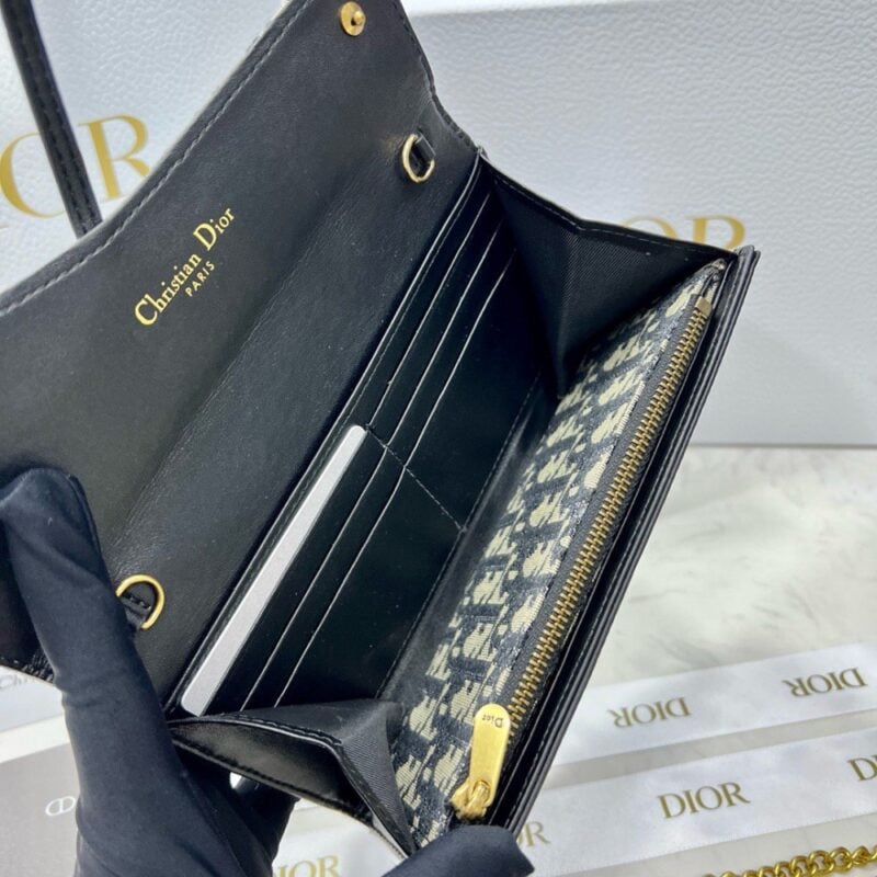 【AT2656】Diorカウンターと同期し、カウンター品質の最高級輸入牛革の海外製造キーホルダー金具、オイルエッジ職人技 術を背負う。