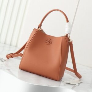 【AT2661】【フルグレインレザーコレクション】Tory Burchのmcgrawホーボーバッグは、新しいカジュアルバッグであり、容量も非常に適しているので、軽く持ち運ぶことができ、小さなアイテムを持ち出すことができます。
