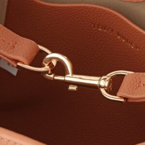 【AT2661】【フルグレインレザーコレクション】Tory Burchのmcgrawホーボーバッグは、新しいカジュアルバッグであり、容量も非常に適しているので、軽く持ち運ぶことができ、小さなアイテムを持ち出すことができます。