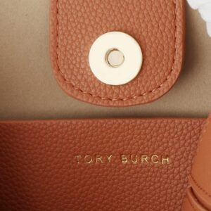 【AT2661】【フルグレインレザーコレクション】Tory Burchのmcgrawホーボーバッグは、新しいカジュアルバッグであり、容量も非常に適しているので、軽く持ち運ぶことができ、小さなアイテムを持ち出すことができます。